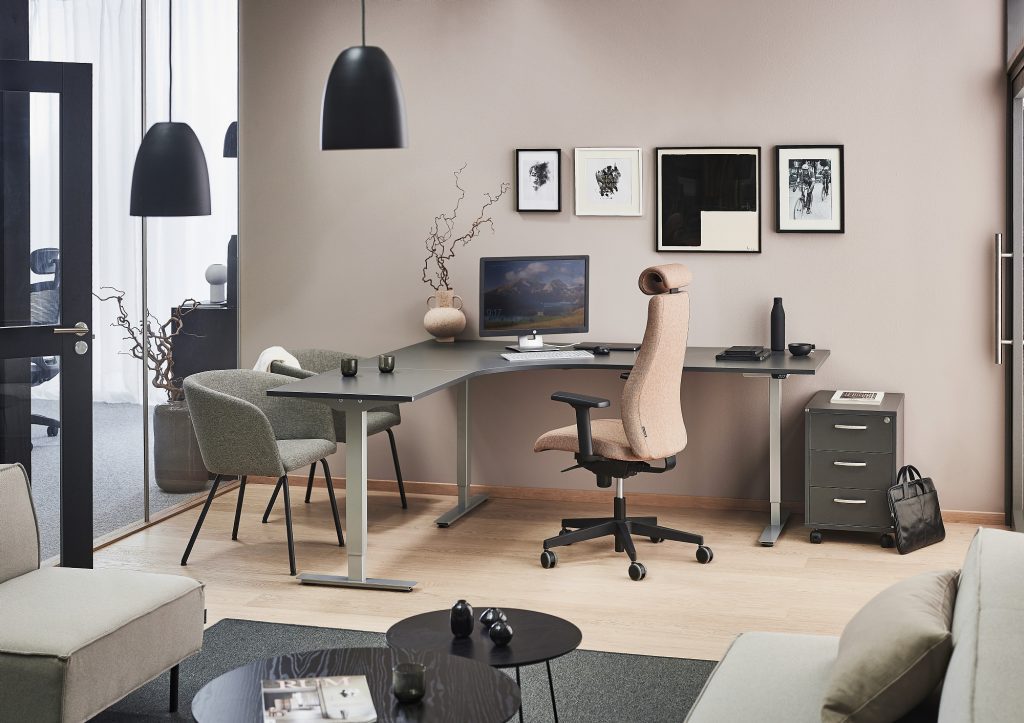 Hoci je kancelársky nábytok zväčša navrhnutý so životnosťou na dlhé roky, má zmysel meniť ho „pred funusom“. Prečo?